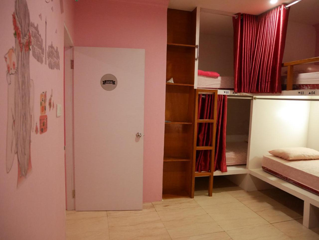 Sleepy Raccoon Hostel Jakarta Eksteriør billede