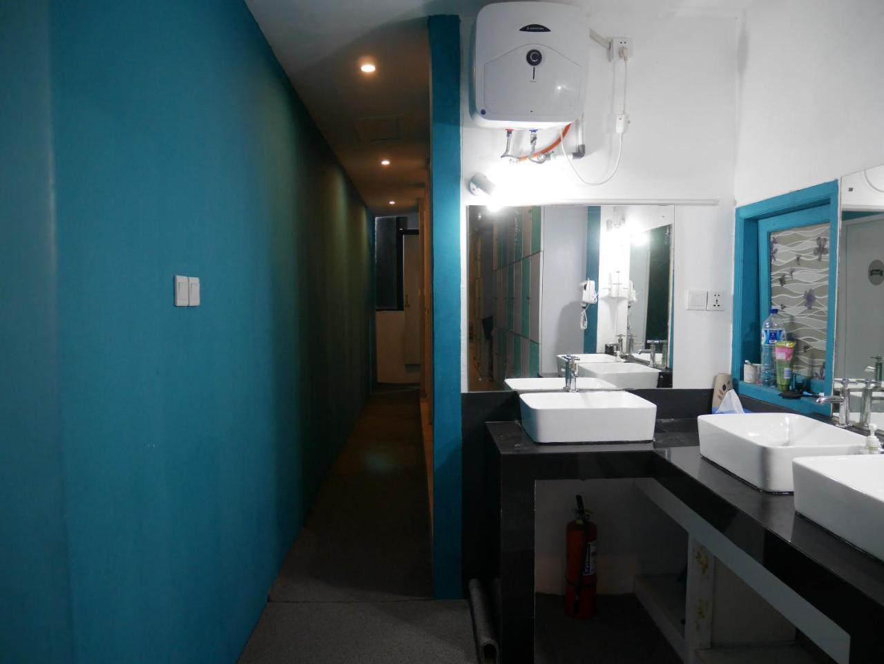 Sleepy Raccoon Hostel Jakarta Eksteriør billede