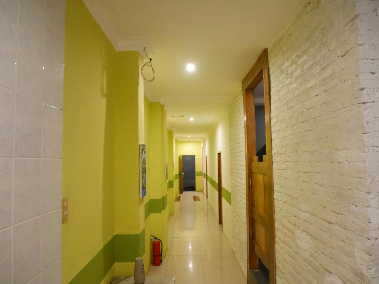 Sleepy Raccoon Hostel Jakarta Eksteriør billede